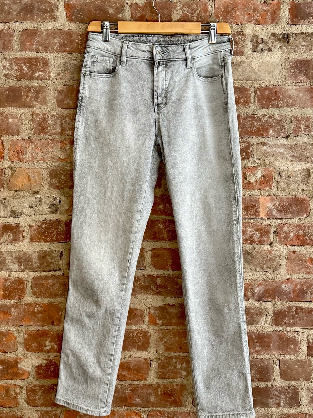 Old Navy Women’s Light Gray Slim Straight Jeans